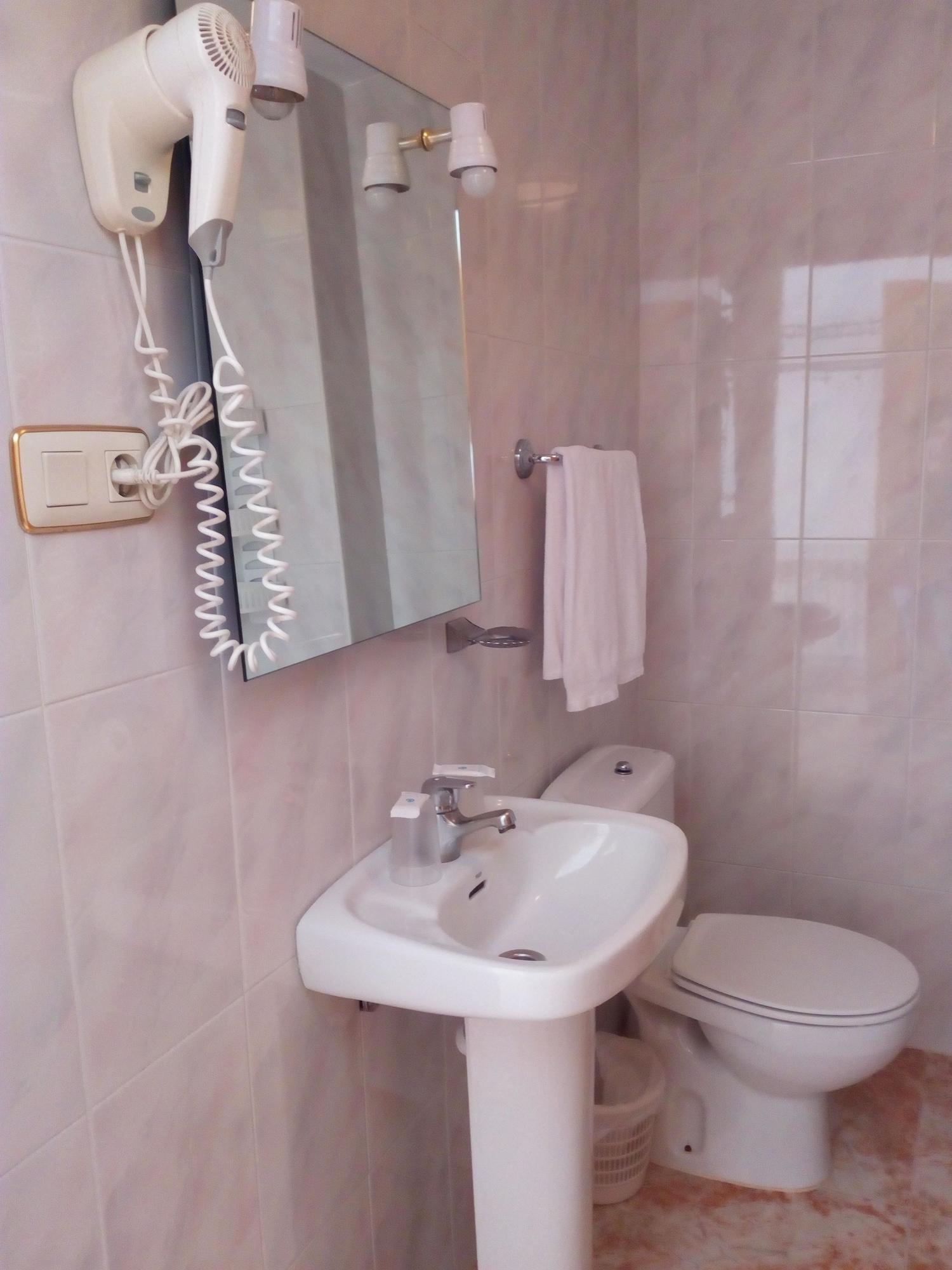 Hostal Rural Montual Los Banos  Bagian luar foto