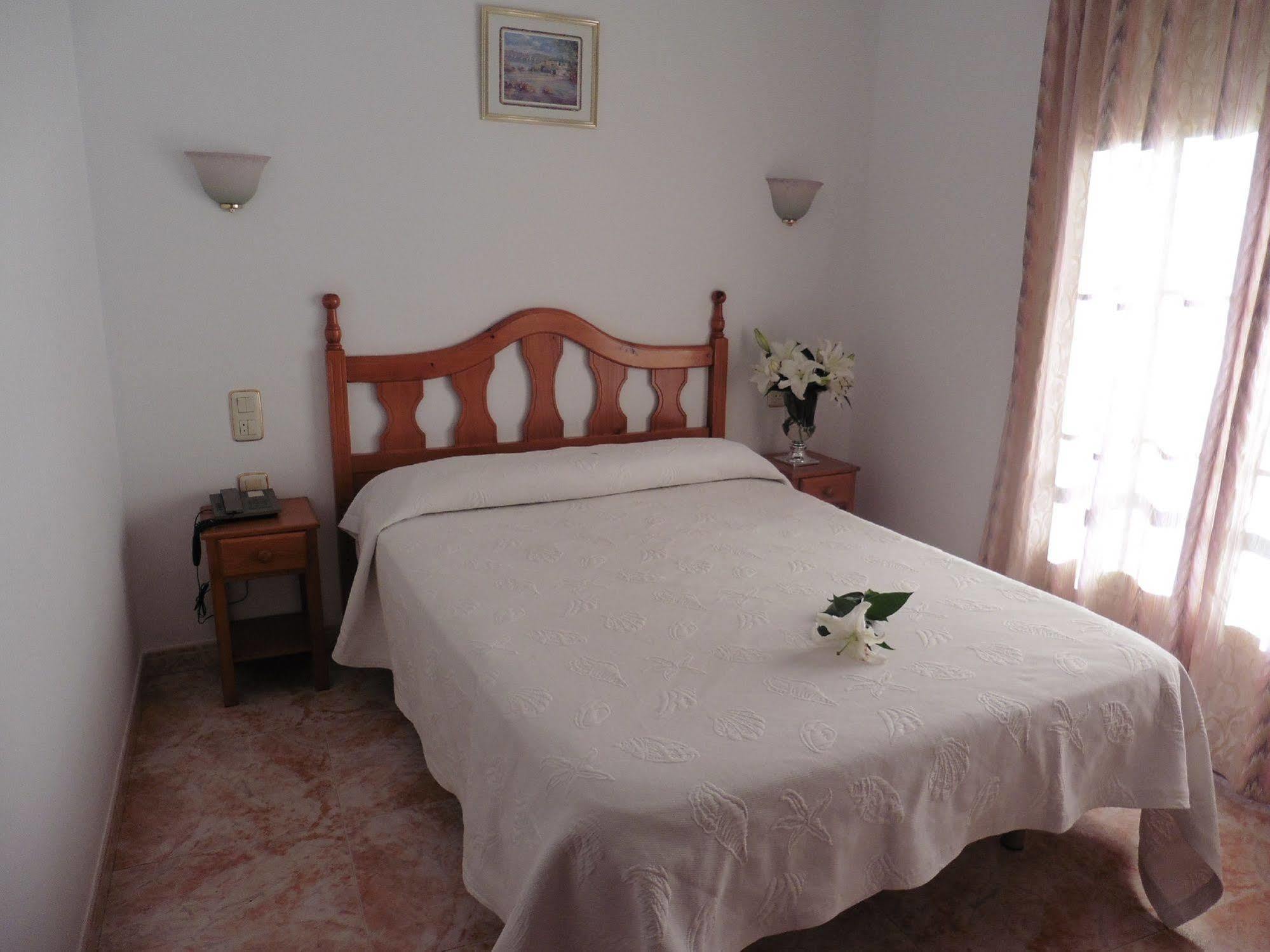 Hostal Rural Montual Los Banos  Bagian luar foto