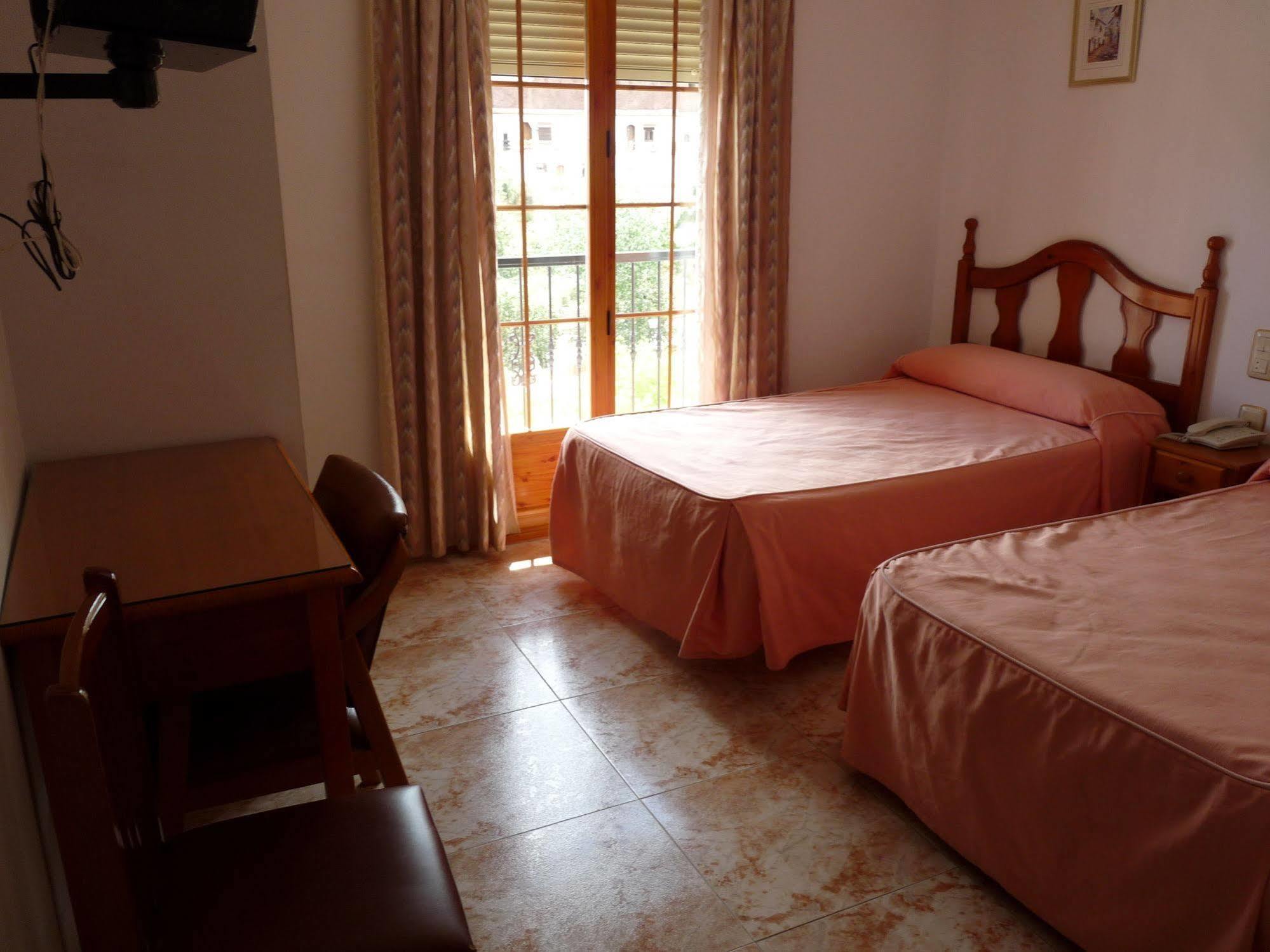 Hostal Rural Montual Los Banos  Bagian luar foto